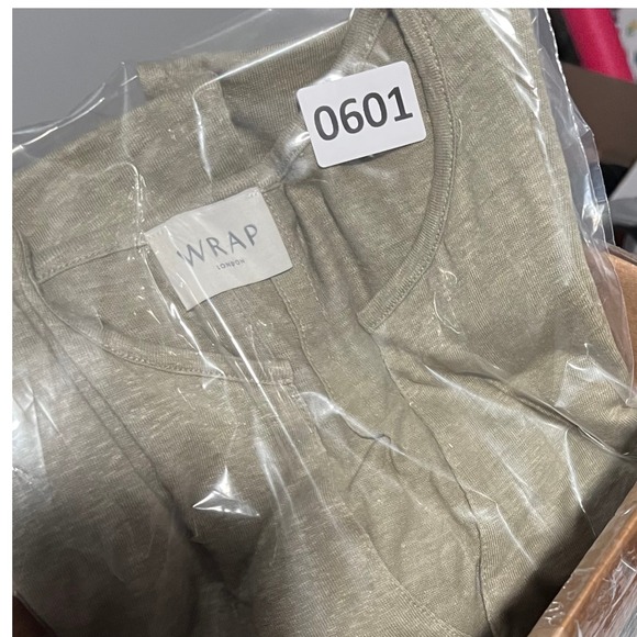 WRAP London Linen Tunic US 10 V-Neck 3/4 Sleeve Roll Tab Side Split Olive Sage - Picture 16 of 16